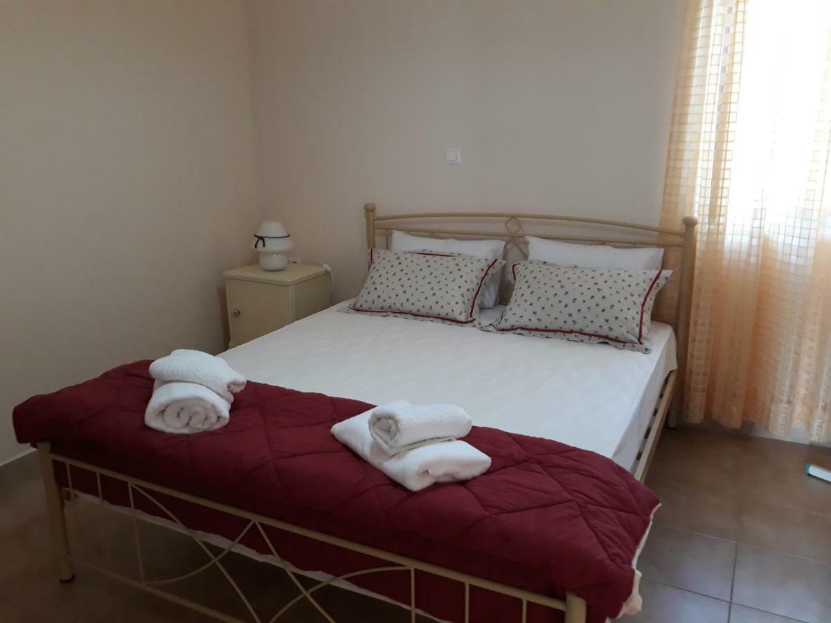 Maria Guesthouse Kini Exterior photo