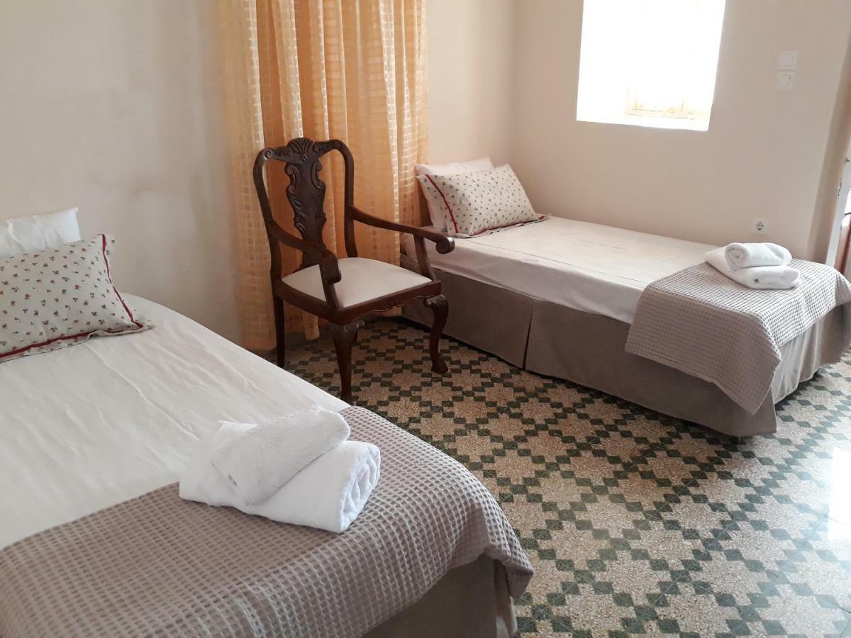 Maria Guesthouse Kini Exterior photo