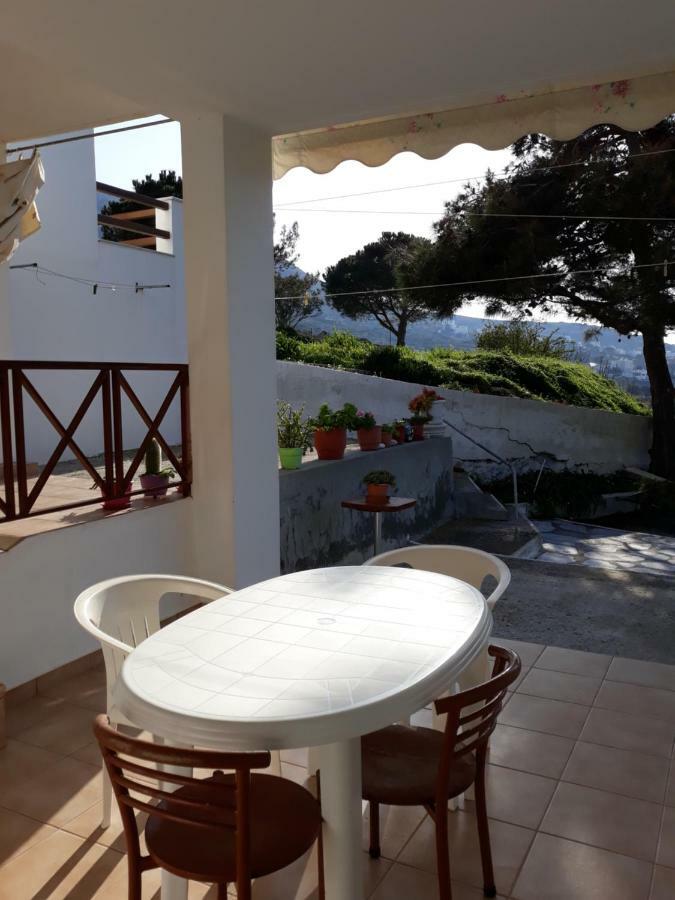 Maria Guesthouse Kini Exterior photo